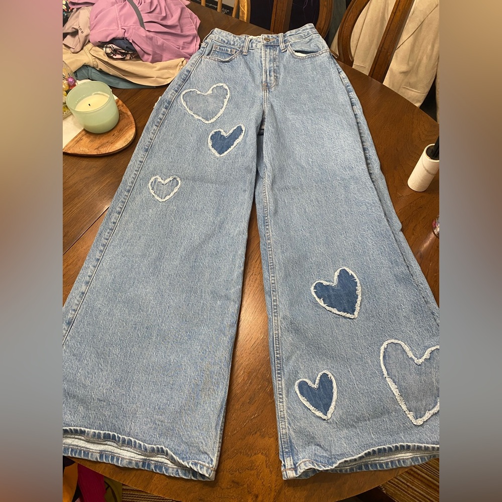 Chic Heart-Embellished Wide Leg Jeans